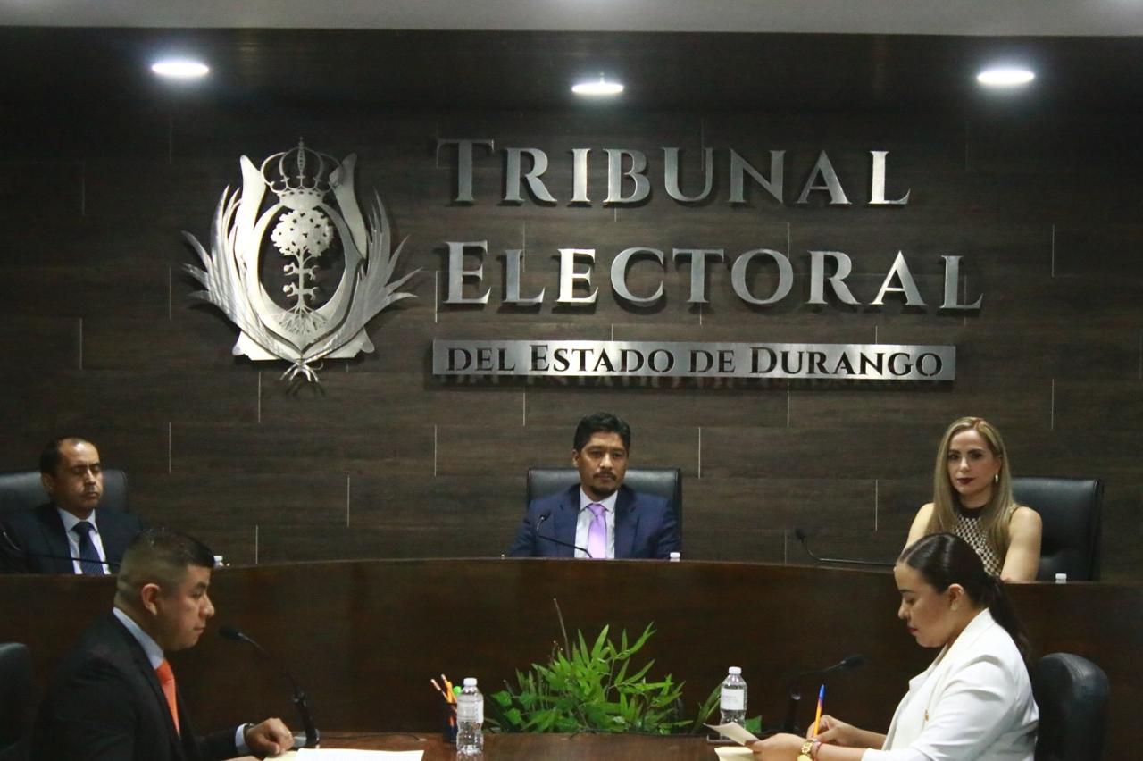 El Tribunal Electoral del Estado de Durango determina que actos relativos a la forma y alcances del funcionamiento de un ayuntamiento no corresponden al ámbito electoral.